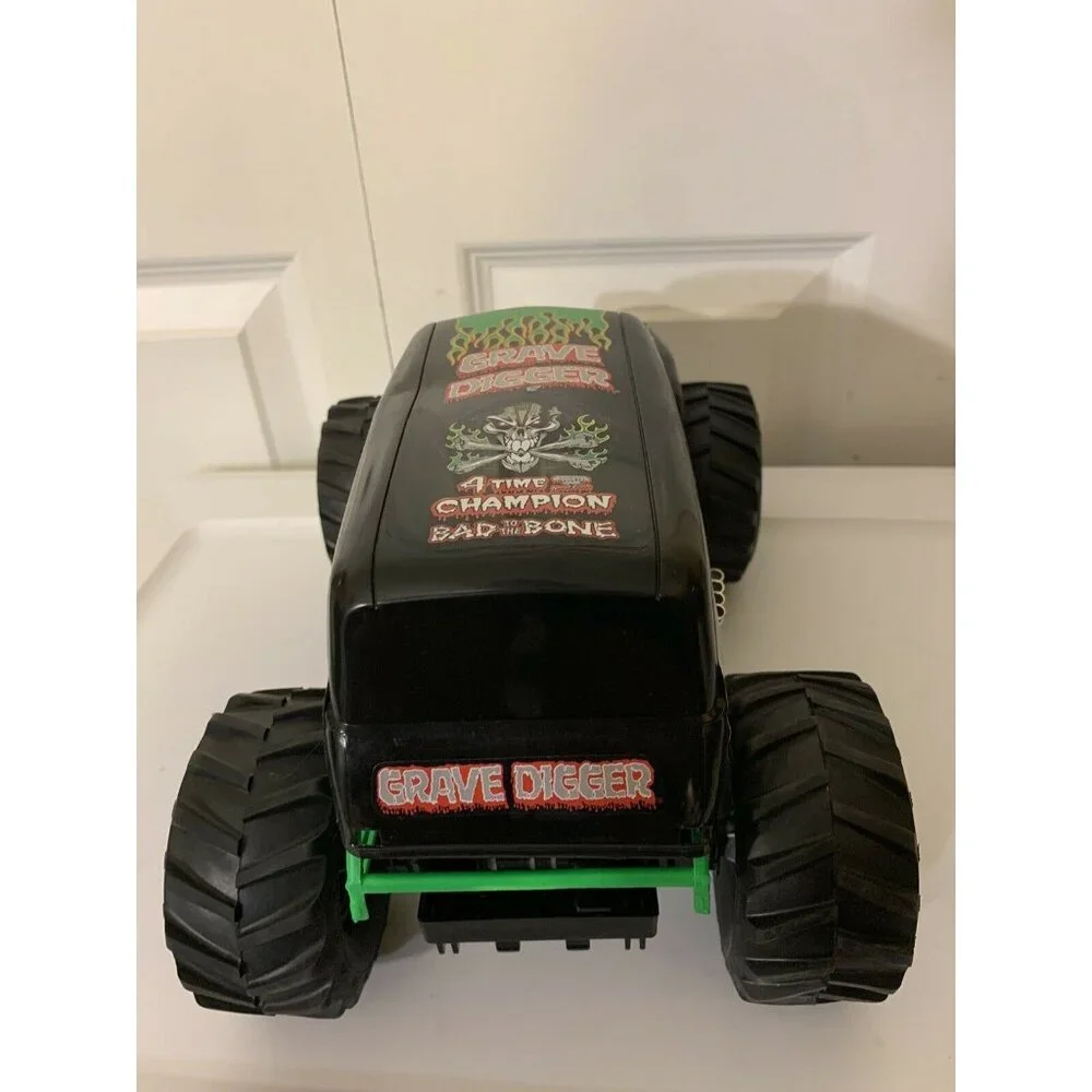 New Bright‎ 1:10 RC 9.6V Monster Jam Grave Digger Truck No remote Crawler Rare